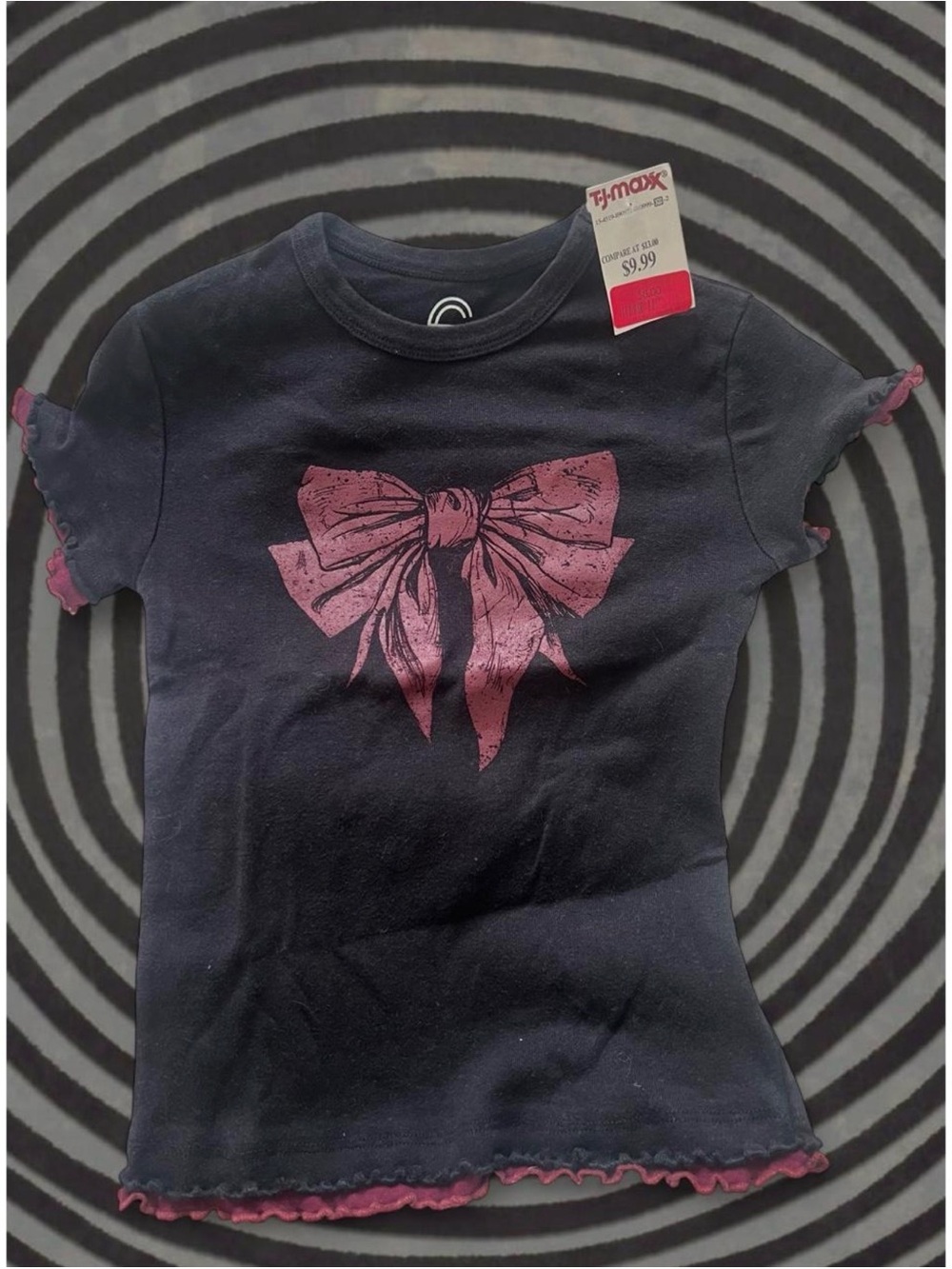 bow graphic tee